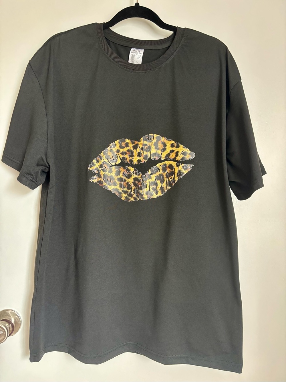 Black Tee with Leopard Kiss Graphic XXL